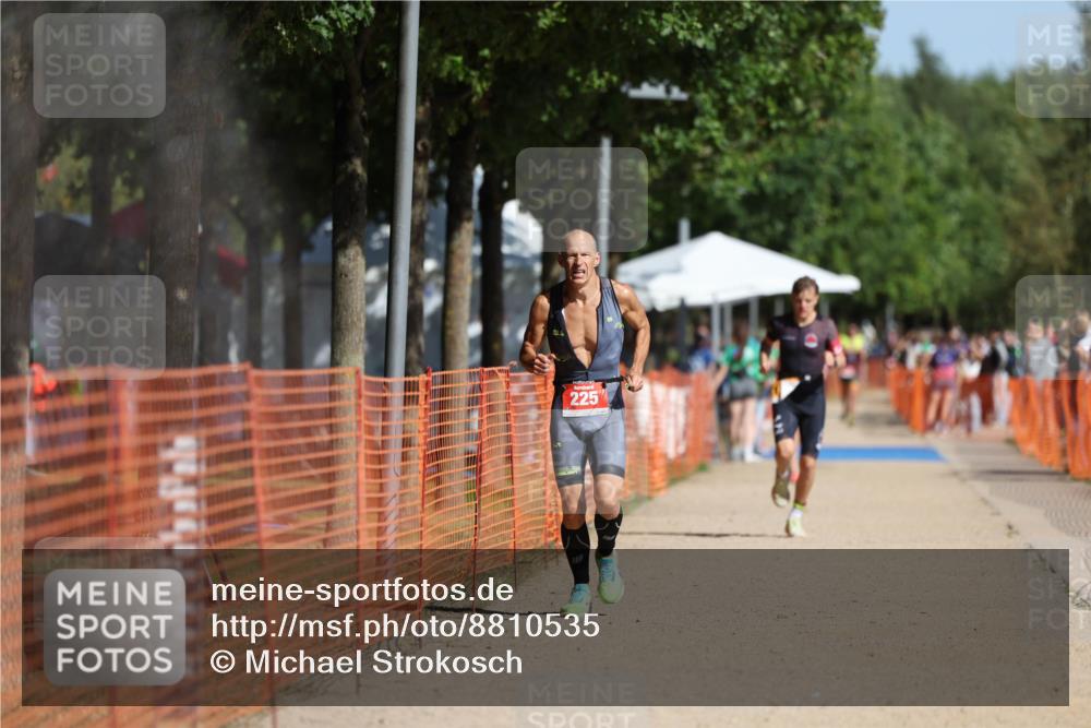 07.09.2025 - 19. Norderstedt Triathlon Michael Strokosch http://msf.ph/oto/8810535 07.09.2025 11:39:28 Laufen 225, 1156 meine-sportfotos.de