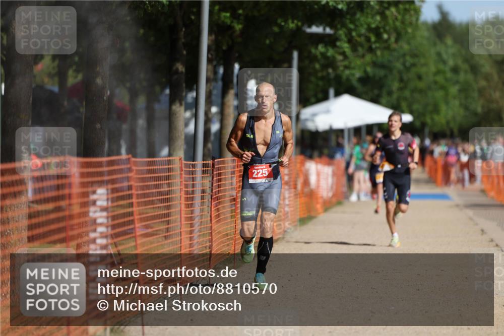 07.09.2025 - 19. Norderstedt Triathlon Michael Strokosch http://msf.ph/oto/8810570 07.09.2025 11:39:29 Laufen 225, 1156 meine-sportfotos.de