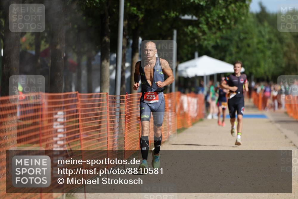 07.09.2025 - 19. Norderstedt Triathlon Michael Strokosch http://msf.ph/oto/8810581 07.09.2025 11:39:30 Laufen 225, 1156 meine-sportfotos.de