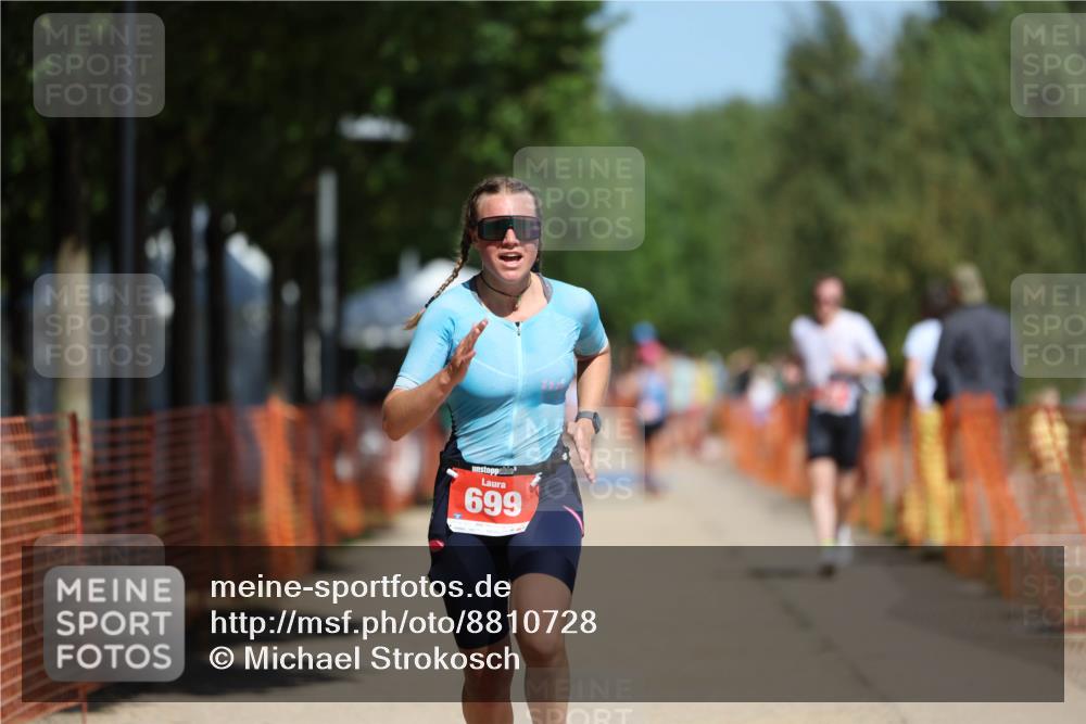 07.09.2025 - 19. Norderstedt Triathlon Michael Strokosch http://msf.ph/oto/8810728 07.09.2025 12:49:13 Laufen 699, 737 meine-sportfotos.de