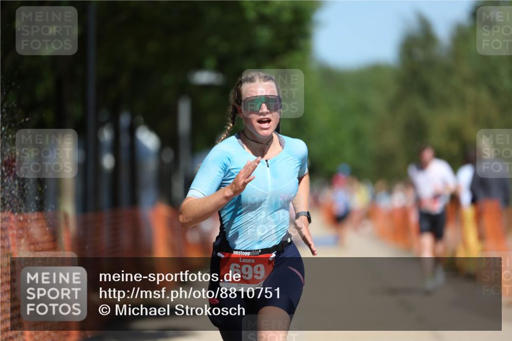 07.09.2025 - 19. Norderstedt Triathlon Michael Strokosch http://msf.ph/oto/8810751 07.09.2025 12:49:13 Laufen 699, 737 meine-sportfotos.de