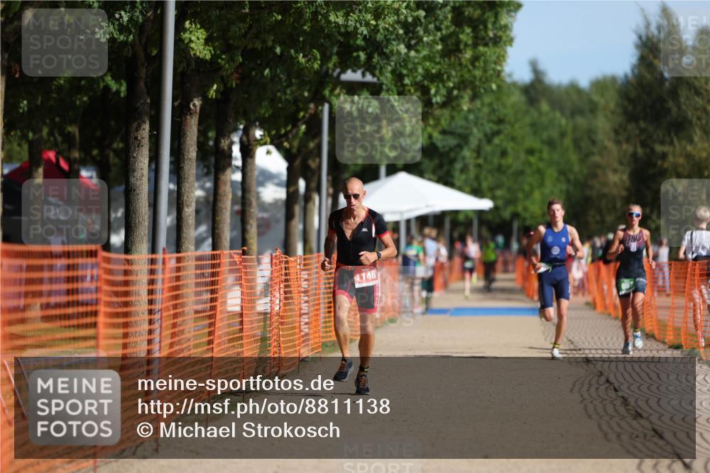 07.09.2025 - 19. Norderstedt Triathlon Michael Strokosch http://msf.ph/oto/8811138 07.09.2025 10:41:42 Laufen 673, 1132, 1148 meine-sportfotos.de