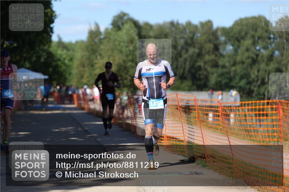 07.09.2025 - 19. Norderstedt Triathlon Michael Strokosch http://msf.ph/oto/8811219 07.09.2025 15:20:21 Laufen 393, 908, 1456 meine-sportfotos.de