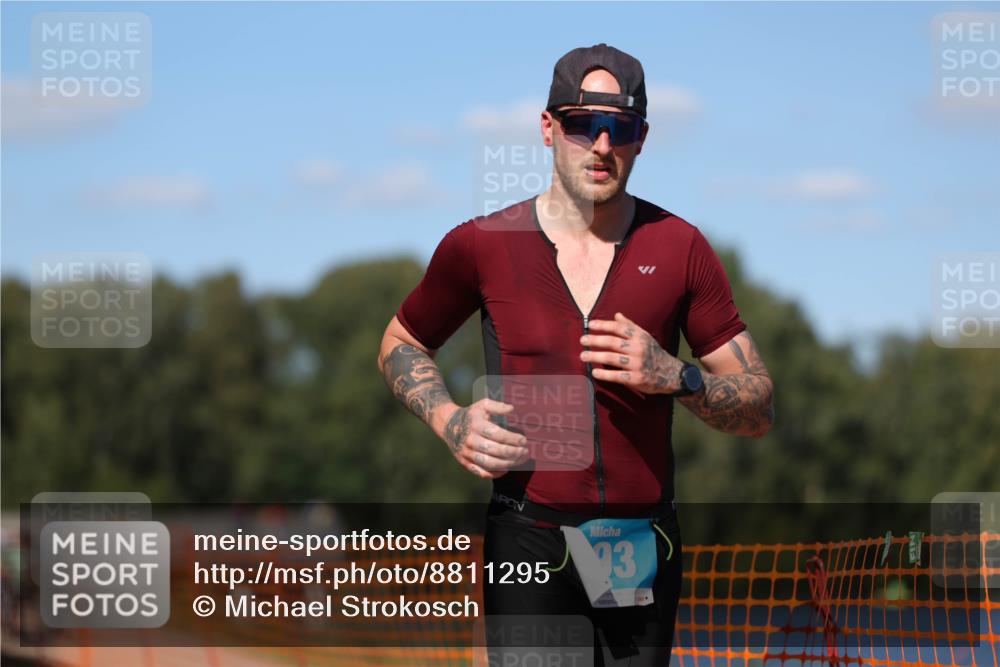 07.09.2025 - 19. Norderstedt Triathlon Michael Strokosch http://msf.ph/oto/8811295 07.09.2025 15:20:28 Laufen 393, 908 meine-sportfotos.de