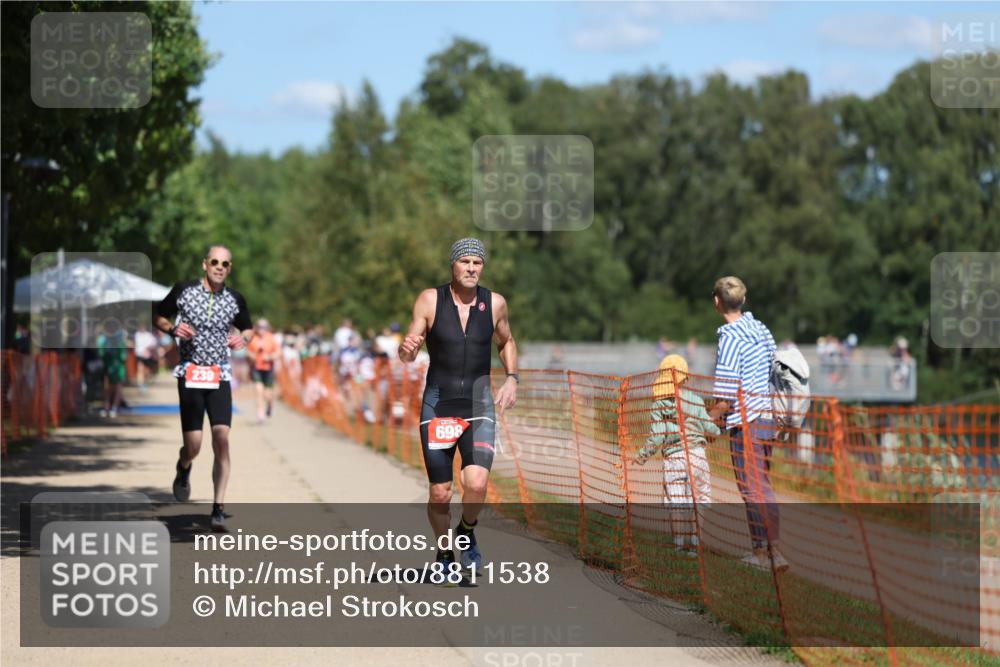 07.09.2025 - 19. Norderstedt Triathlon Michael Strokosch http://msf.ph/oto/8811538 07.09.2025 13:28:19 Laufen 230, 698 meine-sportfotos.de