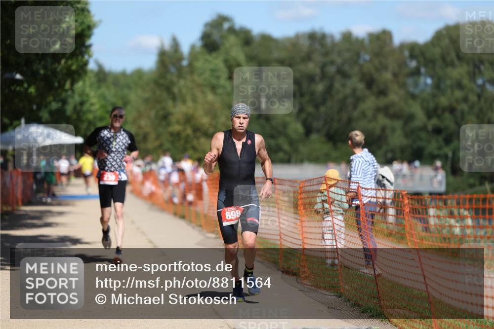 07.09.2025 - 19. Norderstedt Triathlon Michael Strokosch http://msf.ph/oto/8811564 07.09.2025 13:28:19 Laufen 230, 698 meine-sportfotos.de