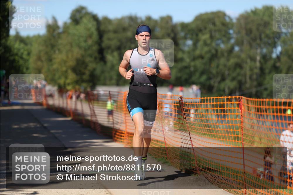 07.09.2025 - 19. Norderstedt Triathlon Michael Strokosch http://msf.ph/oto/8811570 07.09.2025 15:21:23 Laufen 992 meine-sportfotos.de