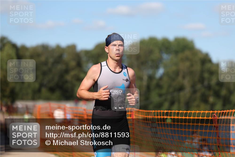 07.09.2025 - 19. Norderstedt Triathlon Michael Strokosch http://msf.ph/oto/8811593 07.09.2025 15:21:25 Laufen 992 meine-sportfotos.de