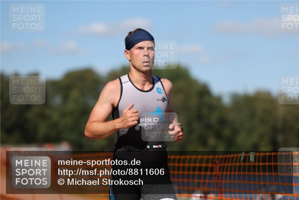 07.09.2025 - 19. Norderstedt Triathlon Michael Strokosch http://msf.ph/oto/8811606 07.09.2025 15:21:25 Laufen 992 meine-sportfotos.de