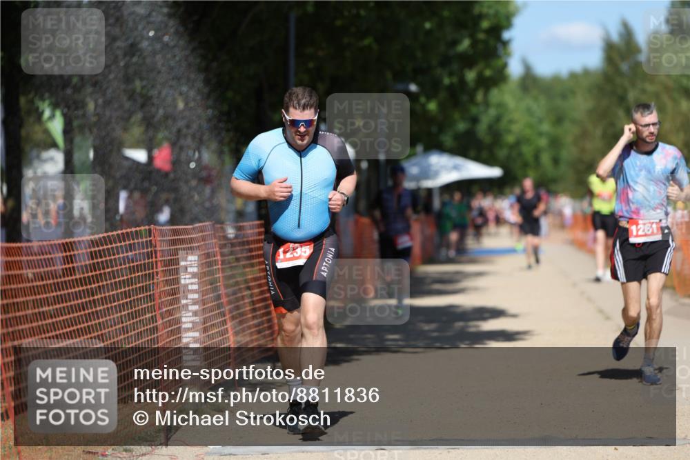 07.09.2025 - 19. Norderstedt Triathlon Michael Strokosch http://msf.ph/oto/8811836 07.09.2025 13:28:53 Laufen 858, 1235, 1261 meine-sportfotos.de