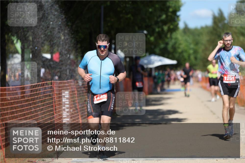 07.09.2025 - 19. Norderstedt Triathlon Michael Strokosch http://msf.ph/oto/8811842 07.09.2025 13:28:53 Laufen 858, 1235, 1261 meine-sportfotos.de