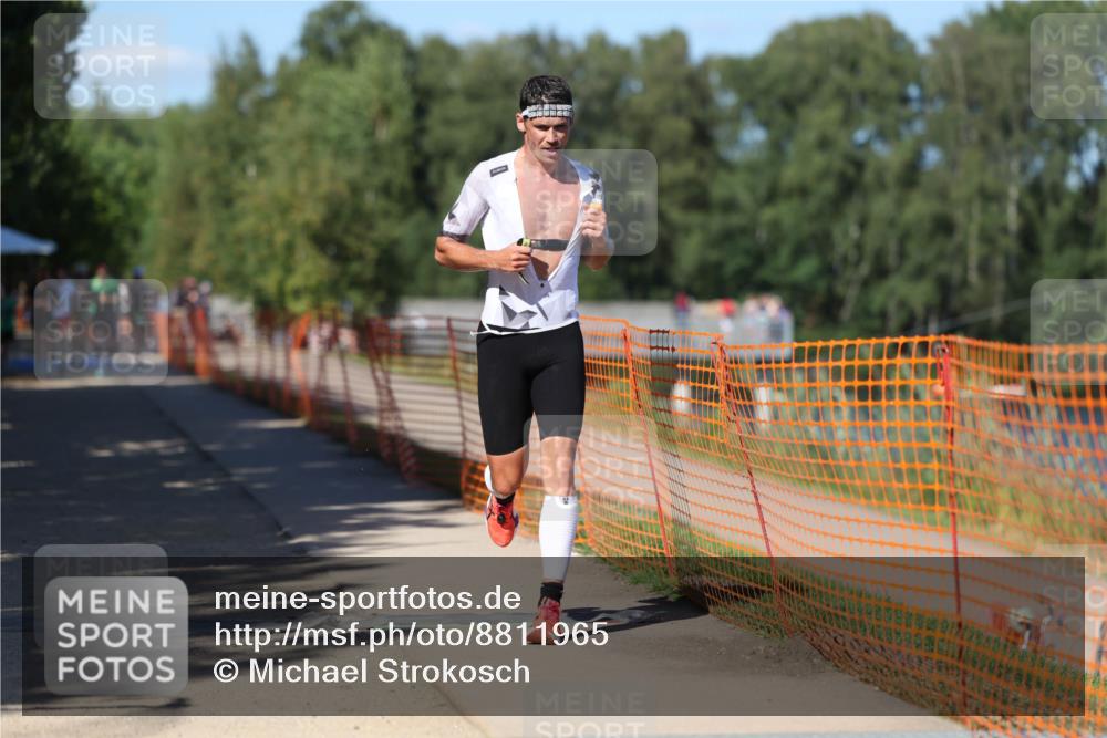 07.09.2025 - 19. Norderstedt Triathlon Michael Strokosch http://msf.ph/oto/8811965 07.09.2025 15:22:34 Laufen 364, 1501 meine-sportfotos.de