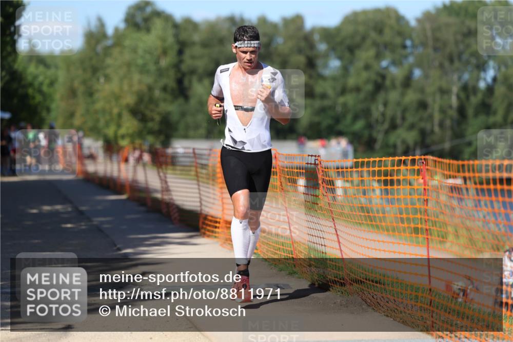 07.09.2025 - 19. Norderstedt Triathlon Michael Strokosch http://msf.ph/oto/8811971 07.09.2025 15:22:34 Laufen 364, 1501 meine-sportfotos.de