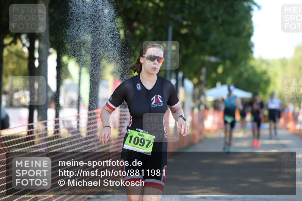 07.09.2025 - 19. Norderstedt Triathlon Michael Strokosch http://msf.ph/oto/8811981 07.09.2025 16:19:55 Laufen 546, 873, 1052, 1097, 1592, 1614, 1620 meine-sportfotos.de