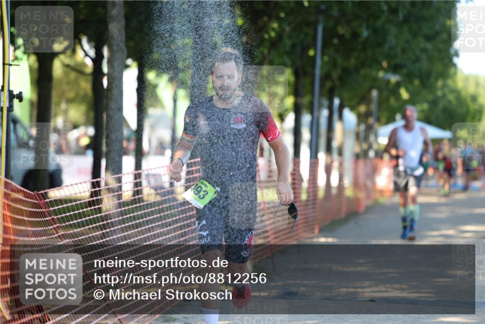 07.09.2025 - 19. Norderstedt Triathlon Michael Strokosch http://msf.ph/oto/8812256 07.09.2025 16:20:44 Laufen 493, 870, 955, 956, 1074, 1087, 1427 meine-sportfotos.de
