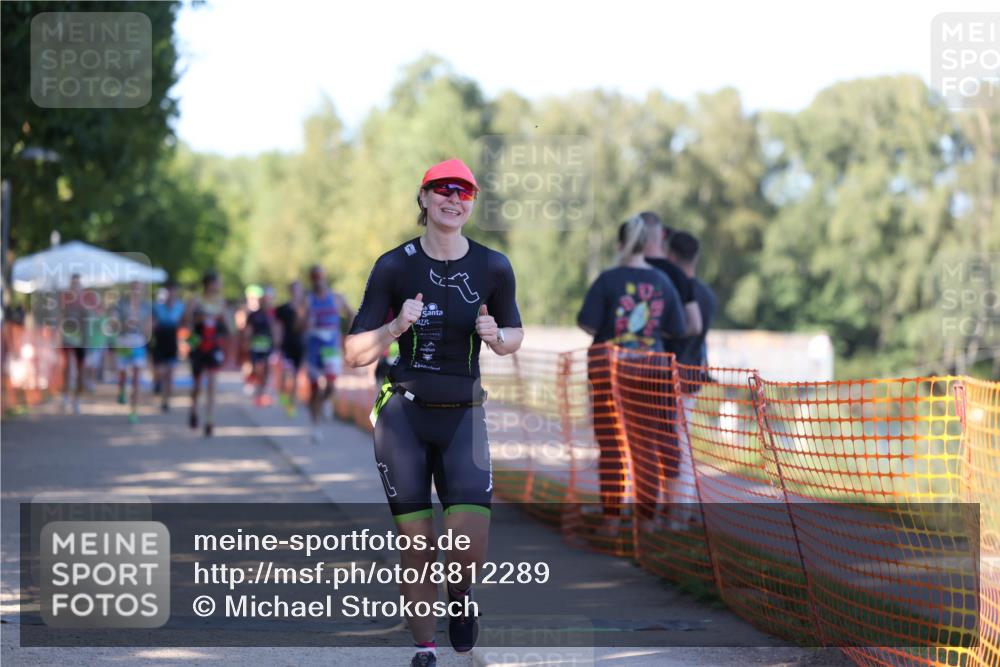 07.09.2025 - 19. Norderstedt Triathlon Michael Strokosch http://msf.ph/oto/8812289 07.09.2025 16:20:48 Laufen 464, 501, 548, 956, 1063, 1087, 1593 meine-sportfotos.de