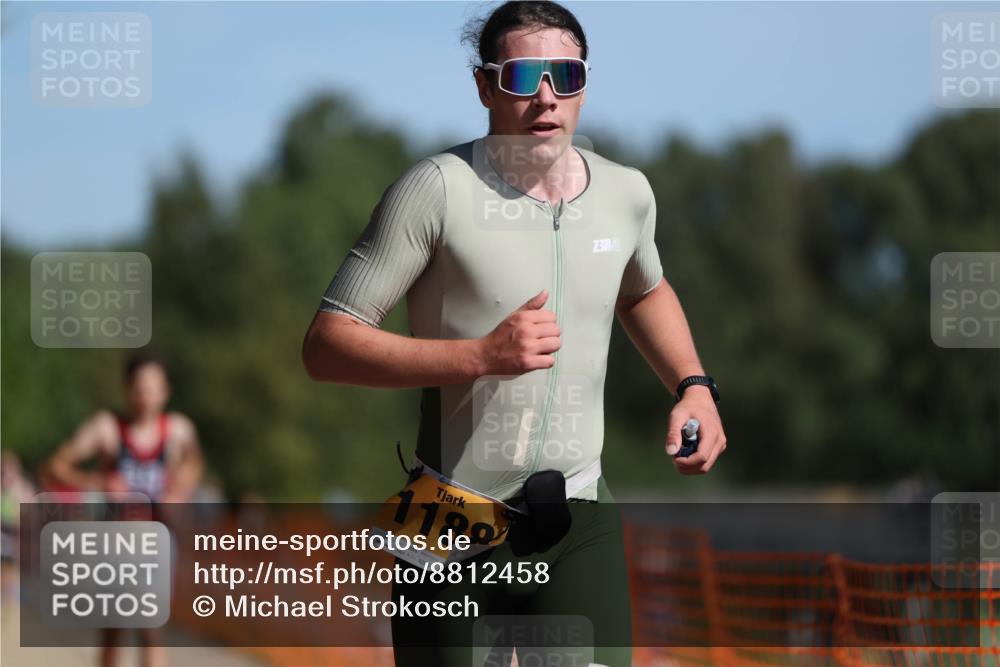 07.09.2025 - 19. Norderstedt Triathlon Michael Strokosch http://msf.ph/oto/8812458 07.09.2025 11:41:53 Laufen 1183, 1188 meine-sportfotos.de