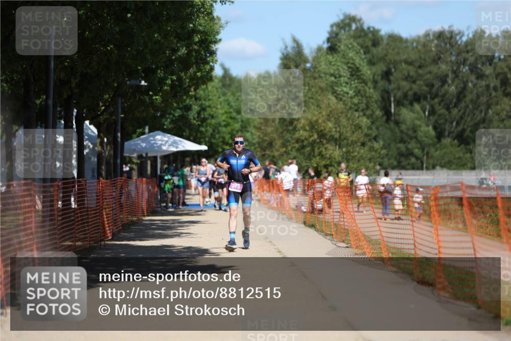 07.09.2025 - 19. Norderstedt Triathlon Michael Strokosch http://msf.ph/oto/8812515 07.09.2025 13:29:46 Laufen 315, 321 meine-sportfotos.de