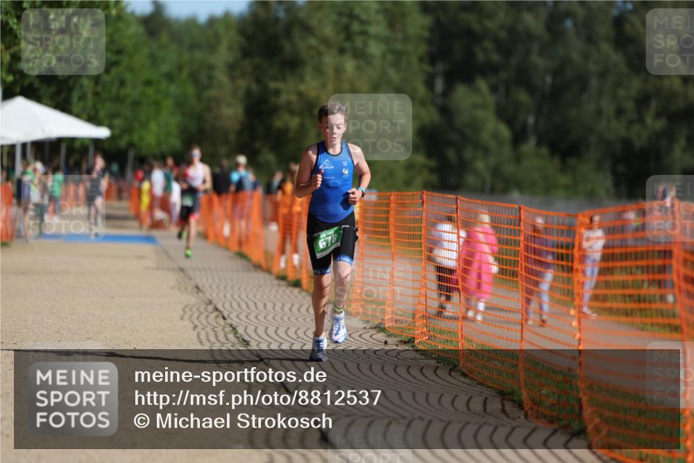 07.09.2025 - 19. Norderstedt Triathlon Michael Strokosch http://msf.ph/oto/8812537 07.09.2025 10:43:26 Laufen 676, 684 meine-sportfotos.de