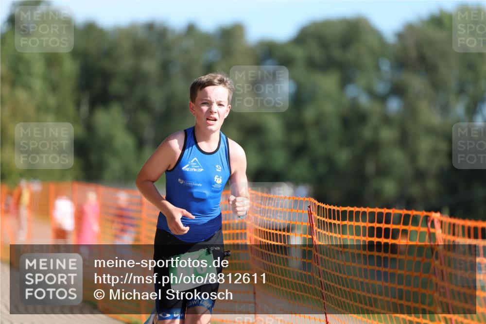 07.09.2025 - 19. Norderstedt Triathlon Michael Strokosch http://msf.ph/oto/8812611 07.09.2025 10:43:29 Laufen 676, 684 meine-sportfotos.de