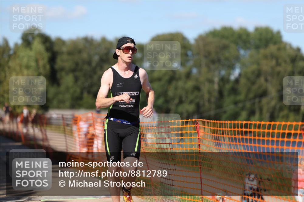 07.09.2025 - 19. Norderstedt Triathlon Michael Strokosch http://msf.ph/oto/8812789 07.09.2025 15:25:15 Laufen 995 meine-sportfotos.de