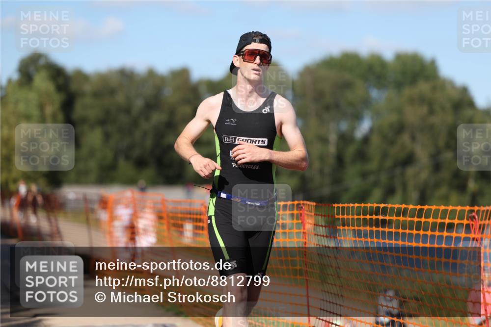 07.09.2025 - 19. Norderstedt Triathlon Michael Strokosch http://msf.ph/oto/8812799 07.09.2025 15:25:15 Laufen 995 meine-sportfotos.de
