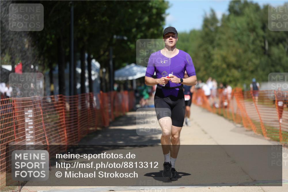 07.09.2025 - 19. Norderstedt Triathlon Michael Strokosch http://msf.ph/oto/8813312 07.09.2025 13:31:17 Laufen 298, 1354 meine-sportfotos.de