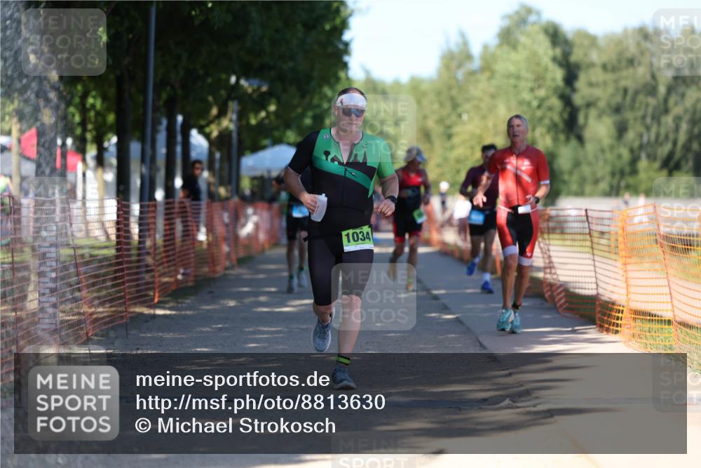 07.09.2025 - 19. Norderstedt Triathlon Michael Strokosch http://msf.ph/oto/8813630 07.09.2025 15:28:21 Laufen 879, 977, 1034, 1465 meine-sportfotos.de