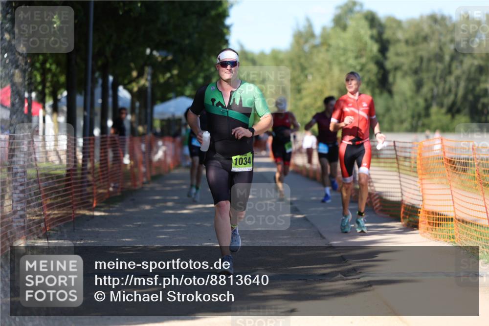 07.09.2025 - 19. Norderstedt Triathlon Michael Strokosch http://msf.ph/oto/8813640 07.09.2025 15:28:21 Laufen 879, 977, 1034, 1465 meine-sportfotos.de