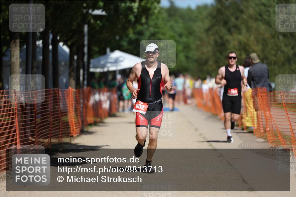 07.09.2025 - 19. Norderstedt Triathlon Michael Strokosch http://msf.ph/oto/8813713 07.09.2025 12:52:43 Laufen 802, 1359 meine-sportfotos.de