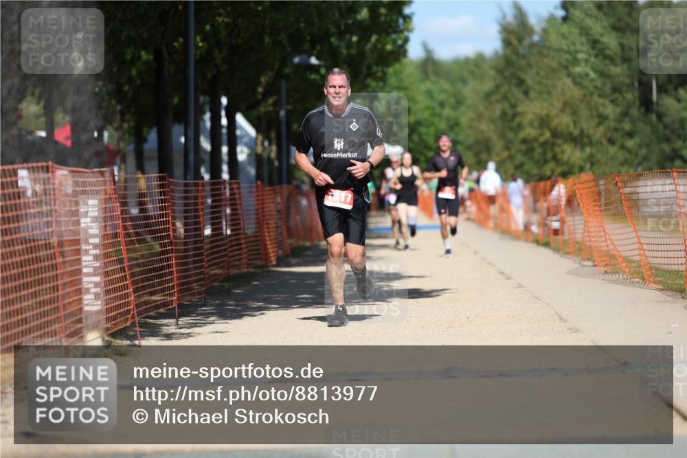 07.09.2025 - 19. Norderstedt Triathlon Michael Strokosch http://msf.ph/oto/8813977 07.09.2025 13:33:24 Laufen 1317 meine-sportfotos.de