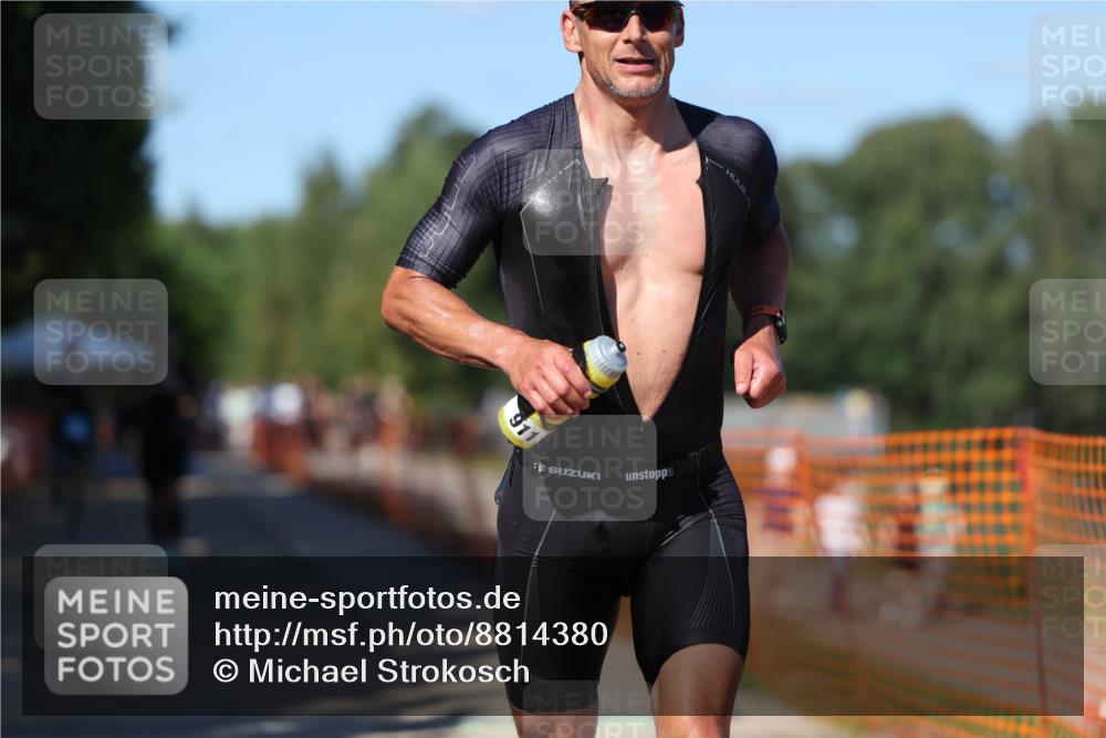 07.09.2025 - 19. Norderstedt Triathlon Michael Strokosch http://msf.ph/oto/8814380 07.09.2025 15:29:52 Laufen 398, 911, 1414 meine-sportfotos.de
