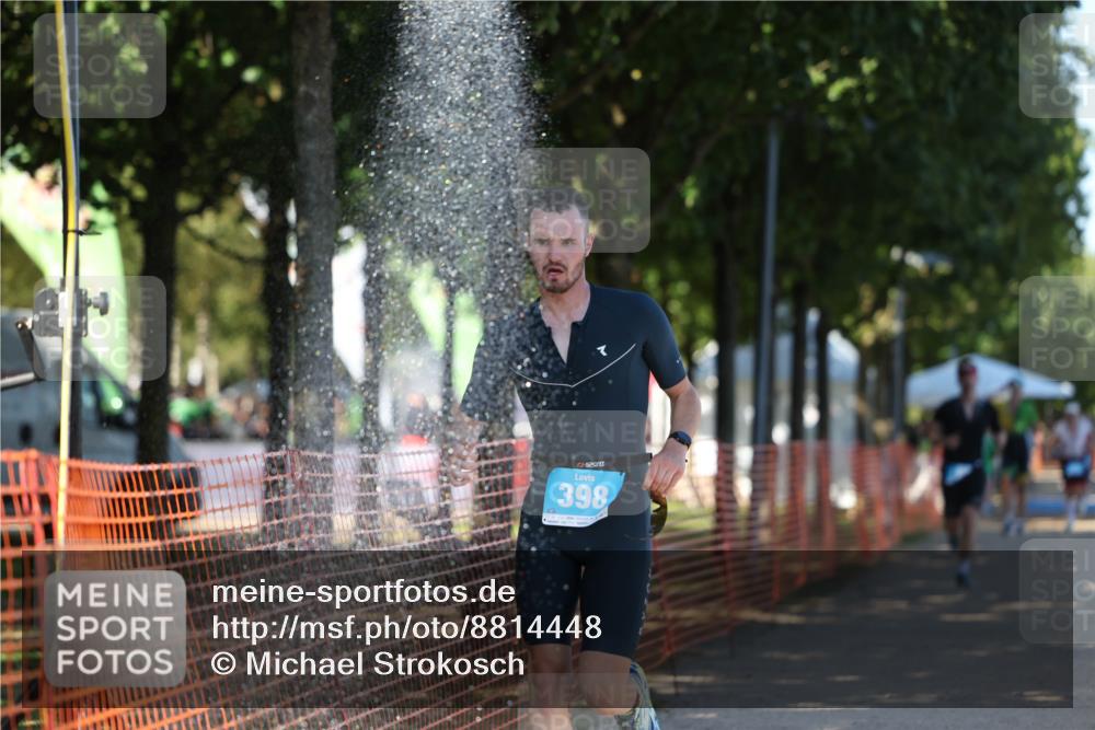 07.09.2025 - 19. Norderstedt Triathlon Michael Strokosch http://msf.ph/oto/8814448 07.09.2025 15:29:59 Laufen 398, 877, 1414 meine-sportfotos.de