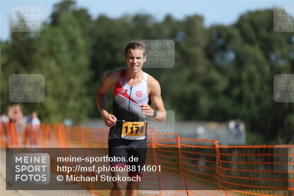 07.09.2025 - 19. Norderstedt Triathlon Michael Strokosch http://msf.ph/oto/8814601 07.09.2025 11:44:02 Laufen 1174, 1176 meine-sportfotos.de