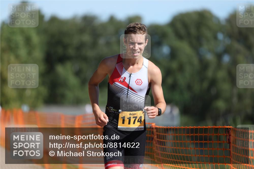 07.09.2025 - 19. Norderstedt Triathlon Michael Strokosch http://msf.ph/oto/8814622 07.09.2025 11:44:02 Laufen 1174, 1176 meine-sportfotos.de