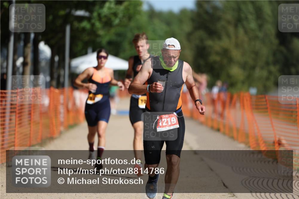 07.09.2025 - 19. Norderstedt Triathlon Michael Strokosch http://msf.ph/oto/8814786 07.09.2025 11:44:10 Laufen 1195, 1203, 1219 meine-sportfotos.de
