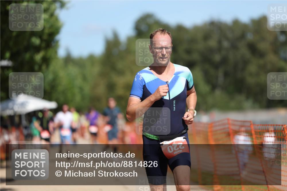 07.09.2025 - 19. Norderstedt Triathlon Michael Strokosch http://msf.ph/oto/8814826 07.09.2025 12:55:34 Laufen 220, 811 meine-sportfotos.de