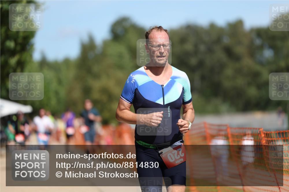 07.09.2025 - 19. Norderstedt Triathlon Michael Strokosch http://msf.ph/oto/8814830 07.09.2025 12:55:34 Laufen 220, 811 meine-sportfotos.de