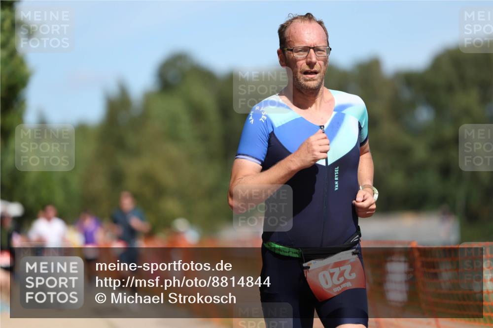07.09.2025 - 19. Norderstedt Triathlon Michael Strokosch http://msf.ph/oto/8814844 07.09.2025 12:55:34 Laufen 220, 811 meine-sportfotos.de