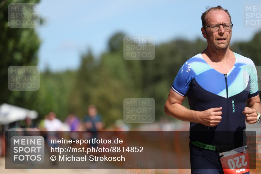 07.09.2025 - 19. Norderstedt Triathlon Michael Strokosch http://msf.ph/oto/8814852 07.09.2025 12:55:35 Laufen 174, 220, 811 meine-sportfotos.de