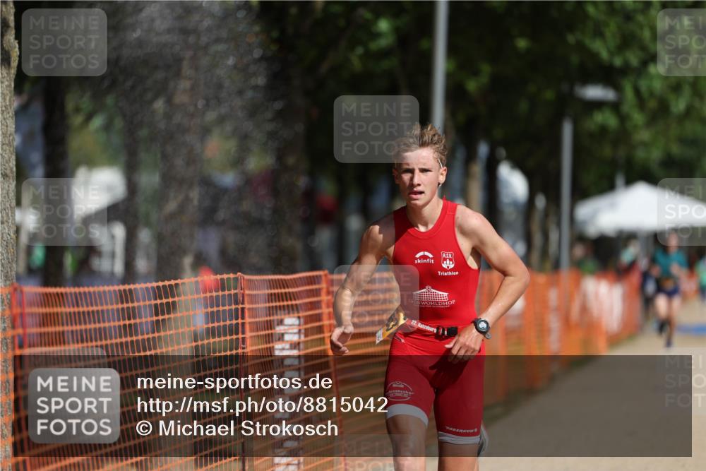 07.09.2025 - 19. Norderstedt Triathlon Michael Strokosch http://msf.ph/oto/8815042 07.09.2025 11:44:42 Laufen 806, 1163, 1173 meine-sportfotos.de