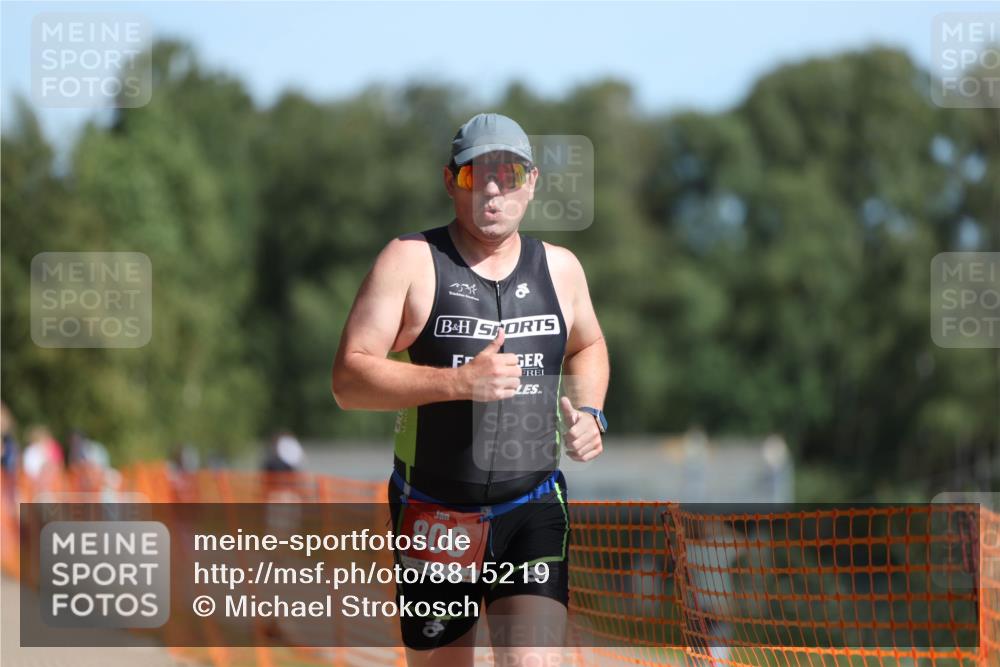 07.09.2025 - 19. Norderstedt Triathlon Michael Strokosch http://msf.ph/oto/8815219 07.09.2025 11:44:49 Laufen 806, 1210 meine-sportfotos.de