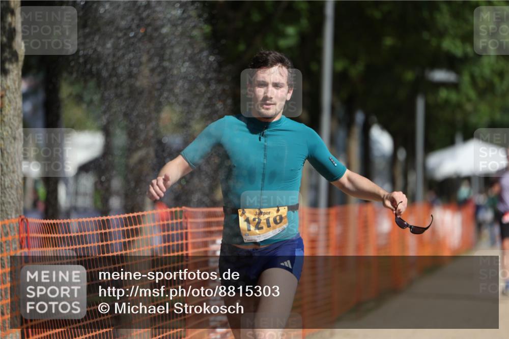 07.09.2025 - 19. Norderstedt Triathlon Michael Strokosch http://msf.ph/oto/8815303 07.09.2025 11:44:53 Laufen 806, 1210, 1274 meine-sportfotos.de