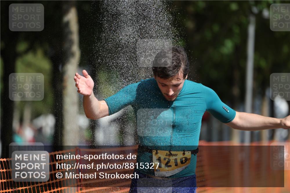 07.09.2025 - 19. Norderstedt Triathlon Michael Strokosch http://msf.ph/oto/8815327 07.09.2025 11:44:53 Laufen 806, 1210, 1274 meine-sportfotos.de