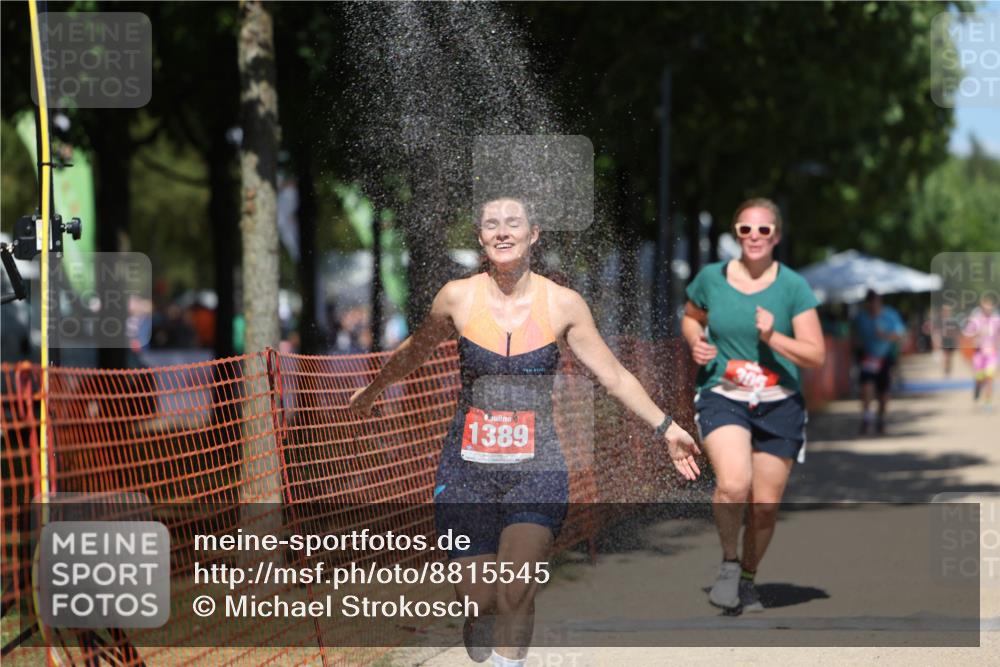 07.09.2025 - 19. Norderstedt Triathlon Michael Strokosch http://msf.ph/oto/8815545 07.09.2025 13:37:28 Laufen 305, 1389 meine-sportfotos.de