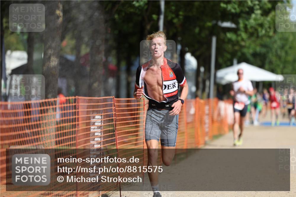 07.09.2025 - 19. Norderstedt Triathlon Michael Strokosch http://msf.ph/oto/8815575 07.09.2025 11:45:14 Laufen 1202 meine-sportfotos.de