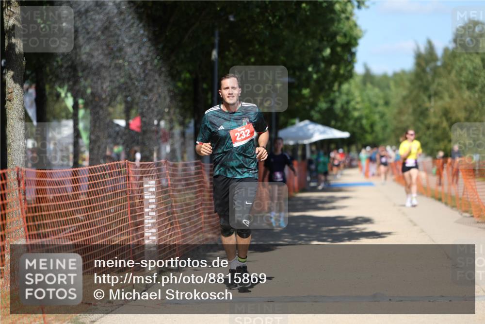 07.09.2025 - 19. Norderstedt Triathlon Michael Strokosch http://msf.ph/oto/8815869 07.09.2025 13:38:15 Laufen 232, 333 meine-sportfotos.de