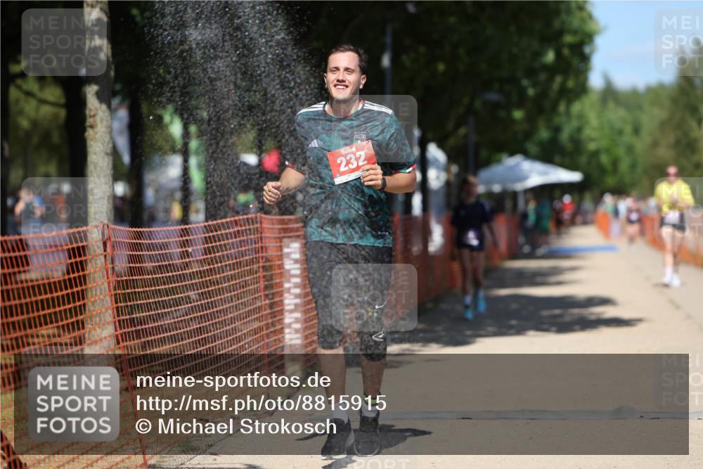 07.09.2025 - 19. Norderstedt Triathlon Michael Strokosch http://msf.ph/oto/8815915 07.09.2025 13:38:16 Laufen 232, 333 meine-sportfotos.de