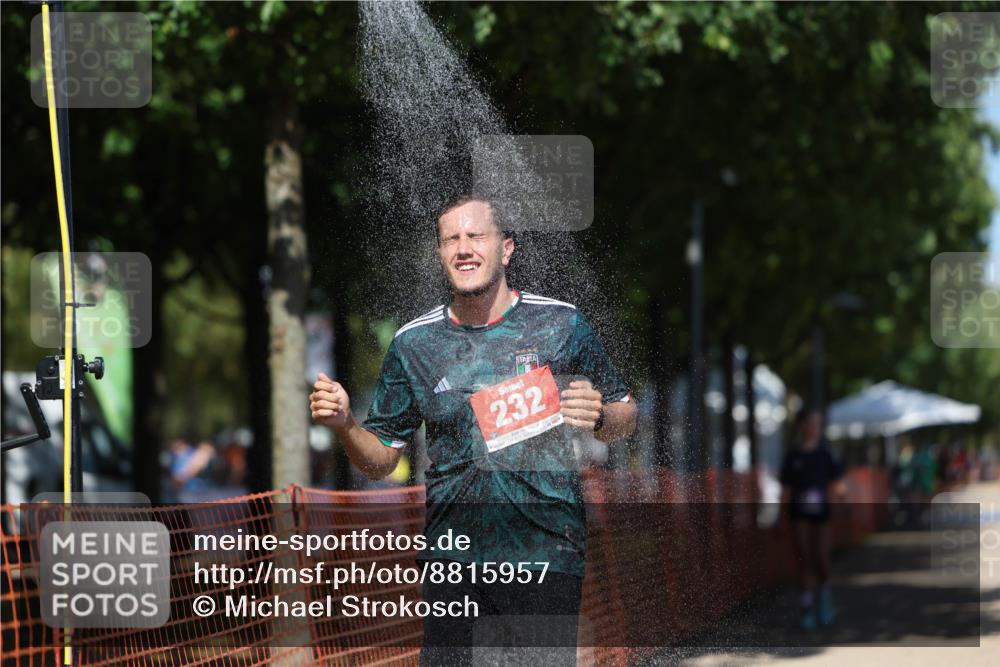 07.09.2025 - 19. Norderstedt Triathlon Michael Strokosch http://msf.ph/oto/8815957 07.09.2025 13:38:17 Laufen 232, 333 meine-sportfotos.de