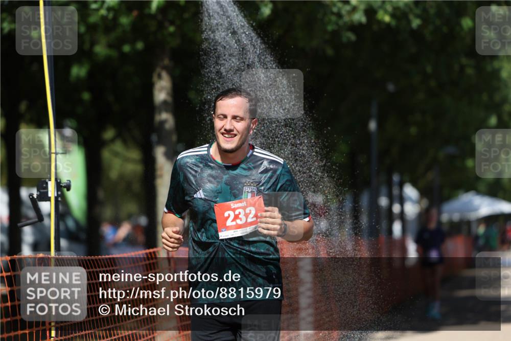 07.09.2025 - 19. Norderstedt Triathlon Michael Strokosch http://msf.ph/oto/8815979 07.09.2025 13:38:18 Laufen 232, 333 meine-sportfotos.de